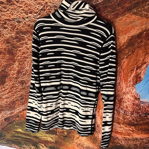 Silk blend Black & White pull-over sweater by Carlisle - Picture 2 of 7